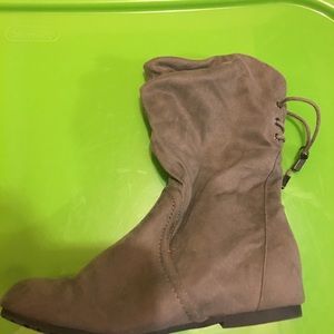 Pretty Gray boots